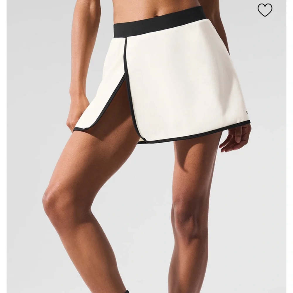 ALO Yoga Cream Skort with Black Trim
